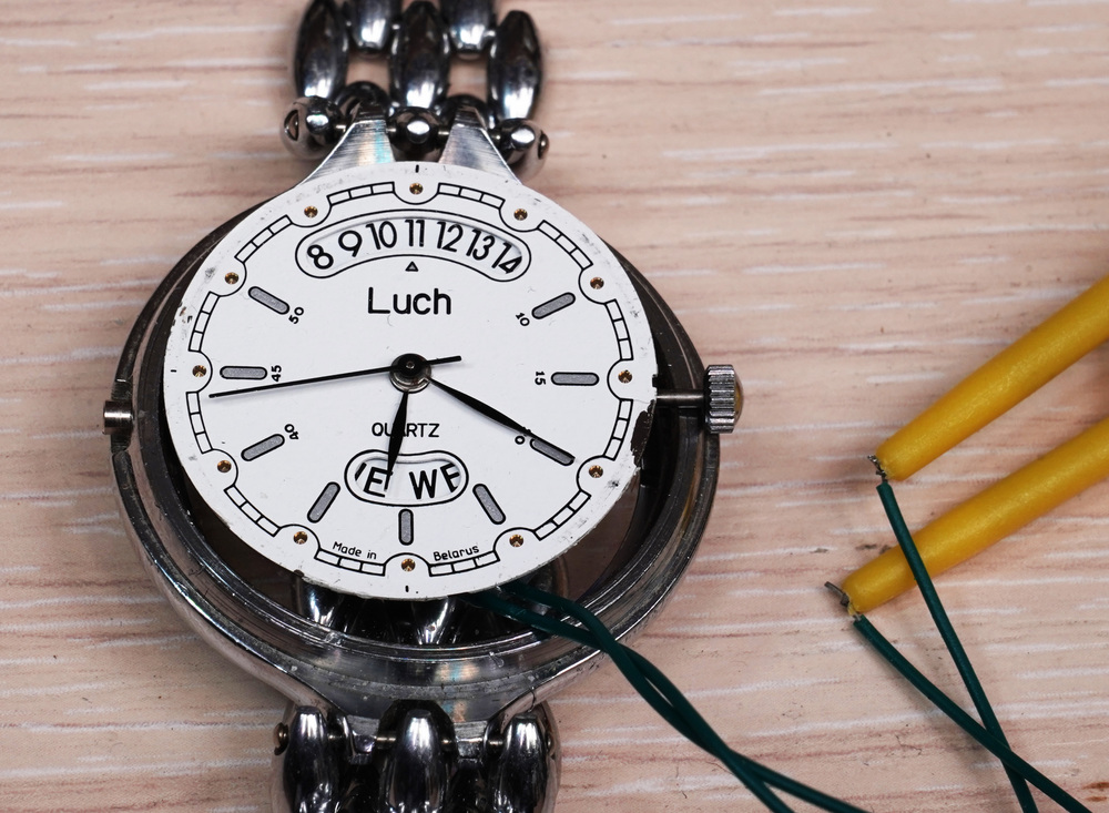 Luch watch - Clocks & Watches | Galeria Savaria online marketplace - Buy or  sell on a reliable, quality online platform!